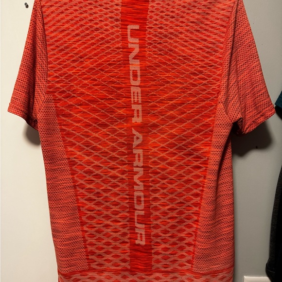 Under Amour Workout Shirt - Picture 1 of 3